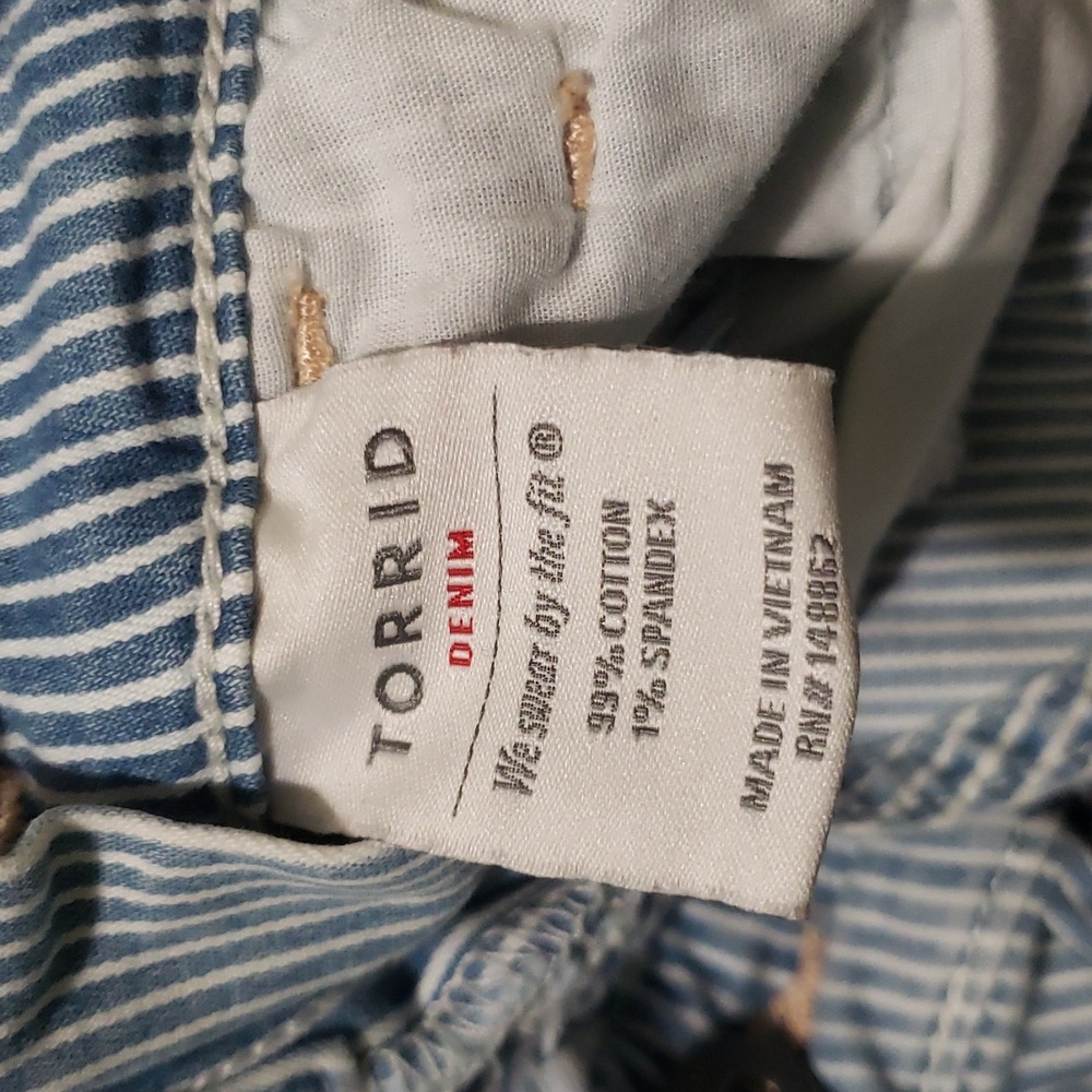 Torrid Blue and White Casual Shorts with Adjustable Straps - Picture 4 of 4
